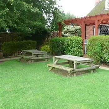 Featherstone Farm Hotel 3*