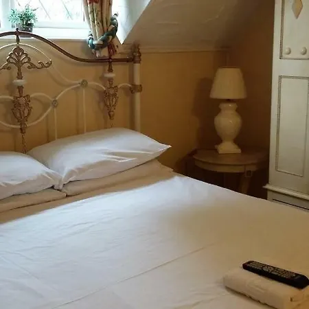 Featherstone Farm 3* Shareshill